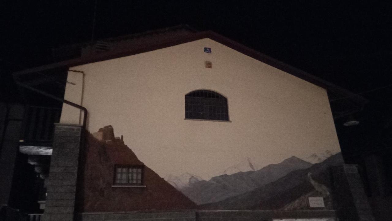 Casa Del Rustico, Indipendente Vista Sacra Con Dipinto Villa Caprie Exterior photo